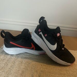 Nike Star Runner 4 Slip-on Sneakers with Floral Details